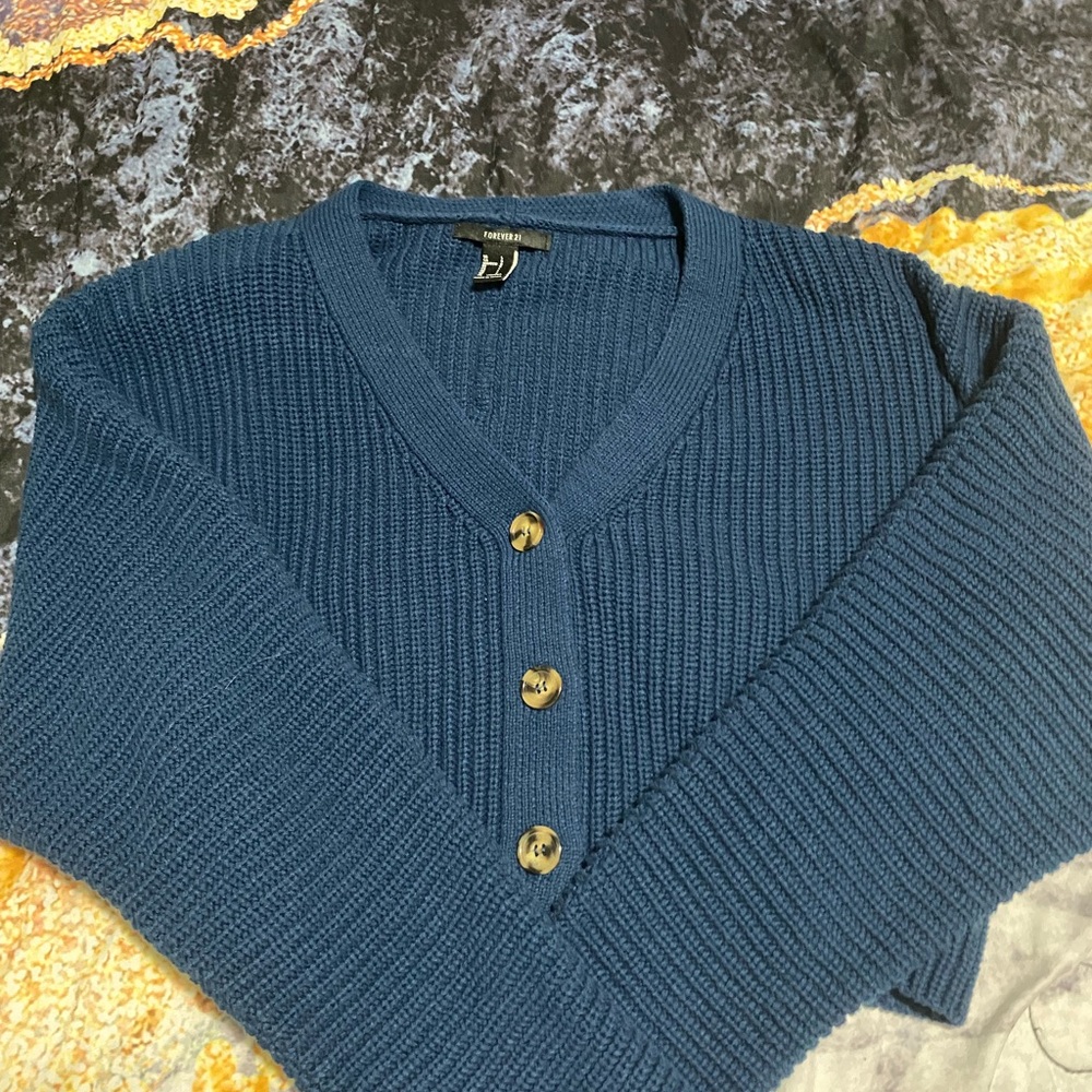 Sweater crop